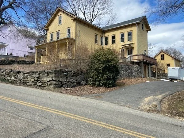3 bed, 1 bath apartment for rent at 33 Ash St Unit 2, Spencer — photo 3 of 15