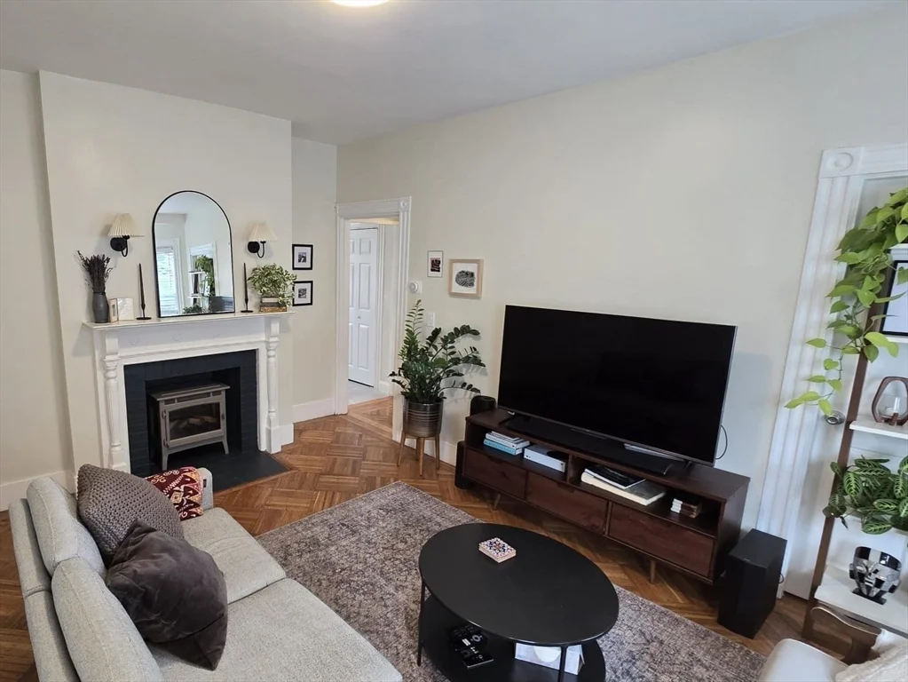 2 bed, 1 bath apartment for rent at 33 Ashfield Unit 1, Roslindale — photo 4 of 13