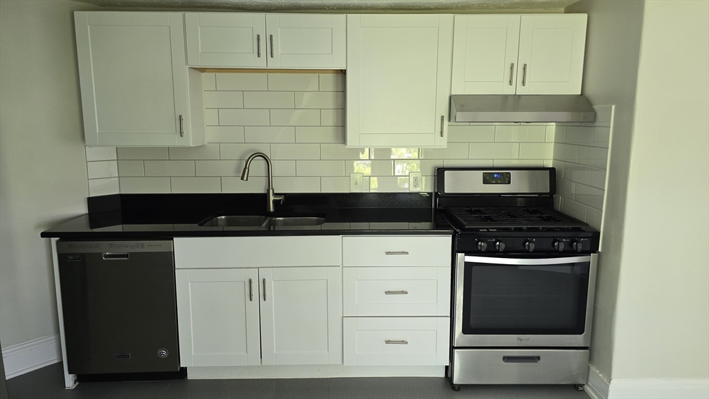 2 bed, 1 bath apartment for rent at 33 Ashfield Unit 3, Roslindale — photo 2 of 13