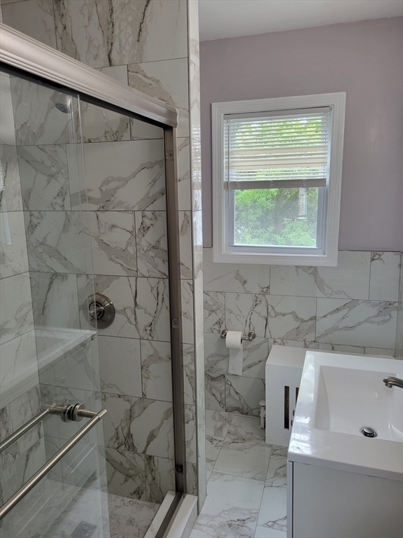 3 bed, 2 bath apartment for rent at 33 Austin St Unit 2, Hyde Park — photo 12 of 18
