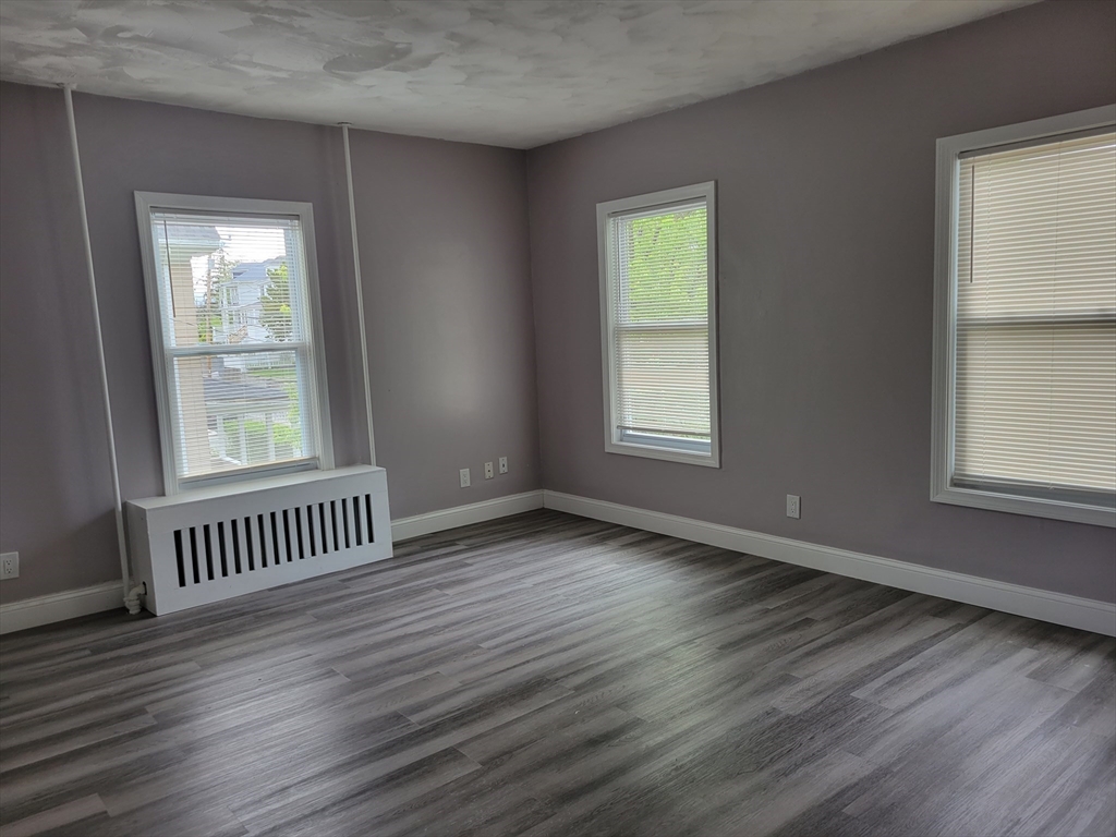 3 bed, 2 bath apartment for rent at 33 Austin St Unit 2, Hyde Park — photo 4 of 18