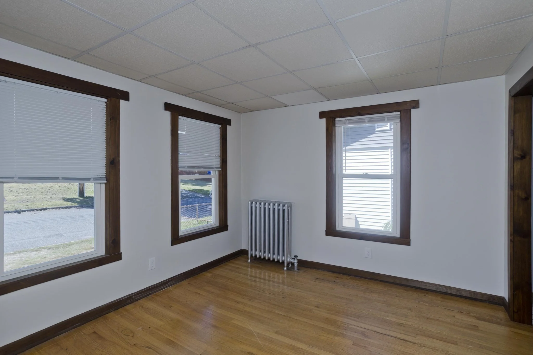 3 bed, 1 bath apartment for rent at 33 Balis St Unit 2, Springfield — photo 2 of 10
