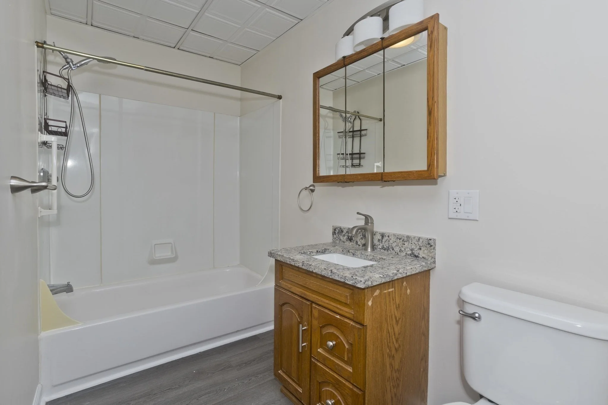 3 bed, 1 bath apartment for rent at 33 Balis St Unit 2, Springfield — photo 4 of 10