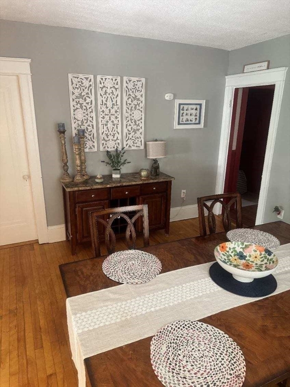 5 bed, 2 bath apartment for rent at 33 Barnes Ave Unit 2, Worcester — photo 4 of 14