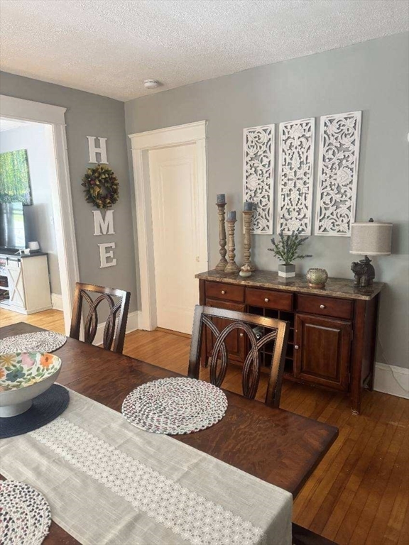 5 bed, 2 bath apartment for rent at 33 Barnes Ave Unit 2, Worcester — photo 5 of 14