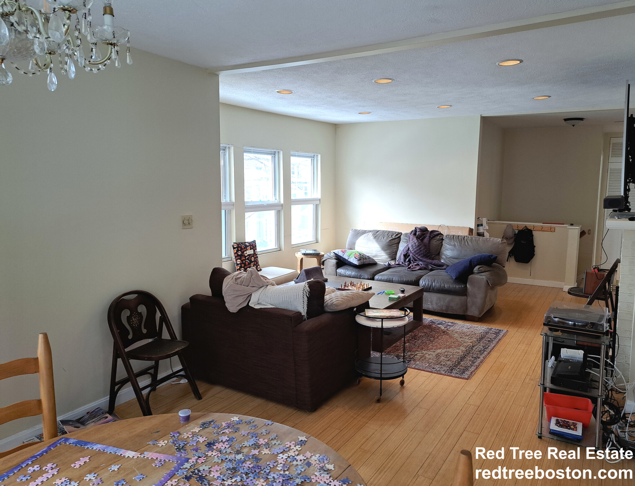 3 bed, 2 bath apartment for rent at 33 Beaconsfield Rd Unit 2nd Floor, Aspinwall Hill — photo 2 of 18
