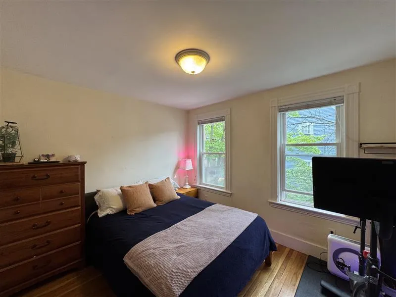 2 bed, 1 bath apartment for rent at 33 Belmont St Unit 1, Spring Hill — photo 3 of 14