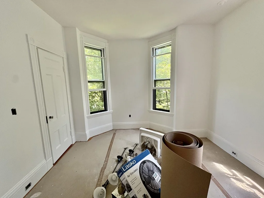 5 bed, 3 bath apartment for rent at 33 Brewster Unit 33, West Cambridge — photo 8 of 16