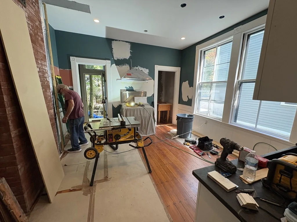 5 bed, 3 bath apartment for rent at 33 Brewster Unit 33, West Cambridge — photo 2 of 16