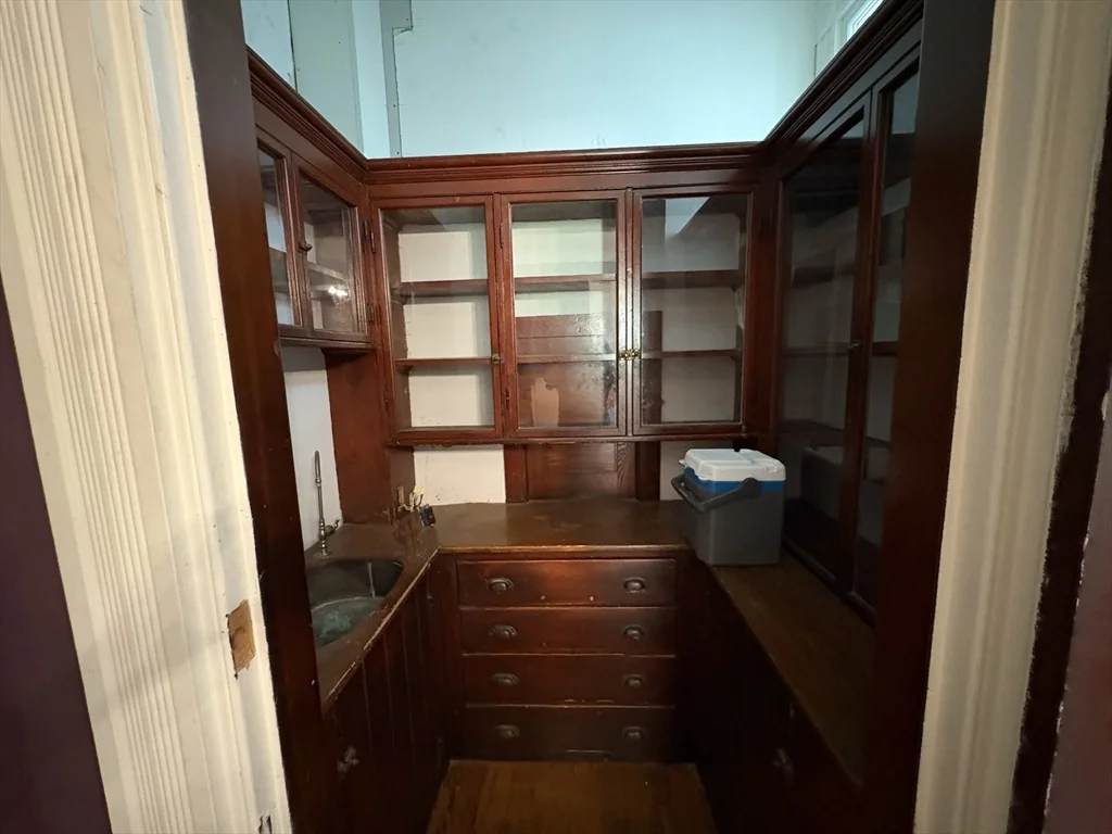 5 bed, 3 bath apartment for rent at 33 Brewster Unit 33, West Cambridge — photo 4 of 16