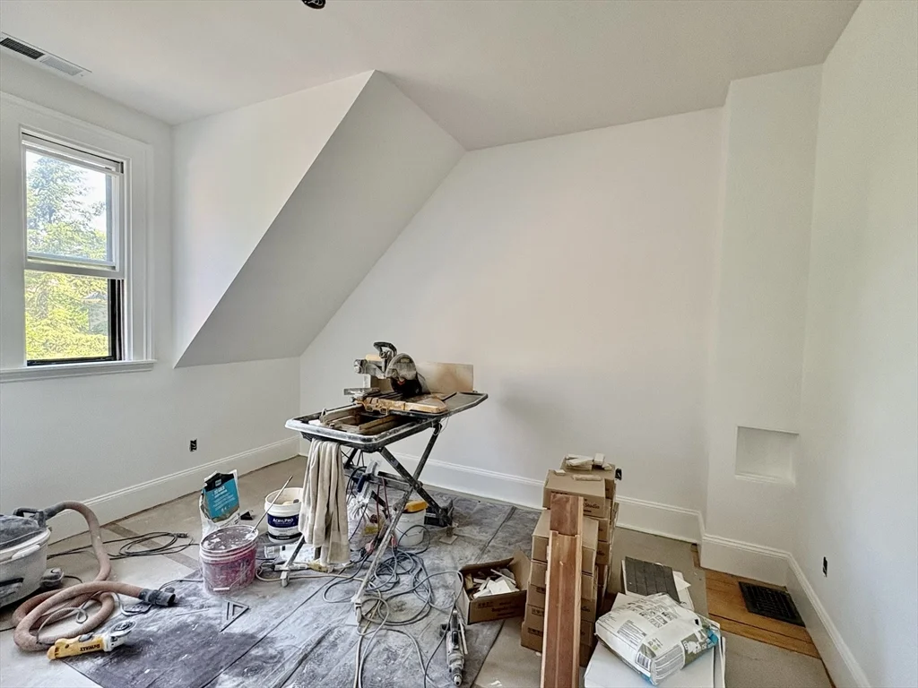5 bed, 3 bath apartment for rent at 33 Brewster Unit 33, West Cambridge — photo 13 of 16