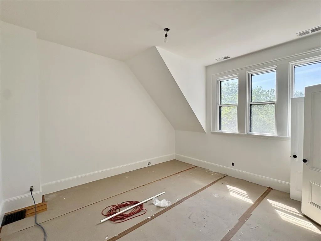 5 bed, 3 bath apartment for rent at 33 Brewster Unit 33, West Cambridge — photo 12 of 16