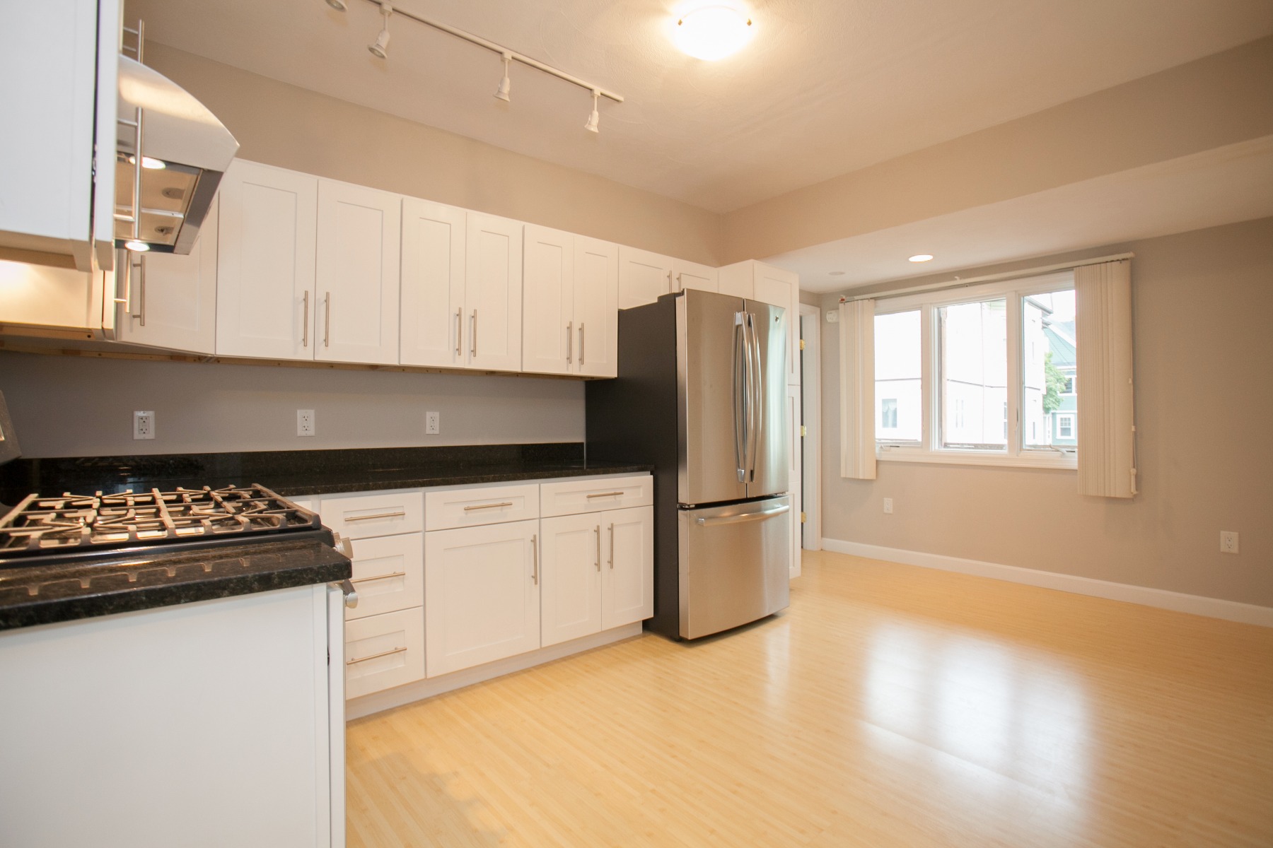 3 bed, 1 bath apartment for rent at 33 Bromfield Rd Unit 1, Tufts — photo 5 of 13