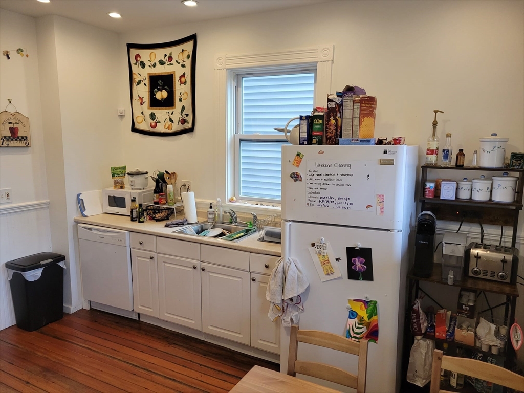 3 bed, 2 bath apartment for rent at 33 Calumet St Unit 1, Mission Hill — photo 9 of 16