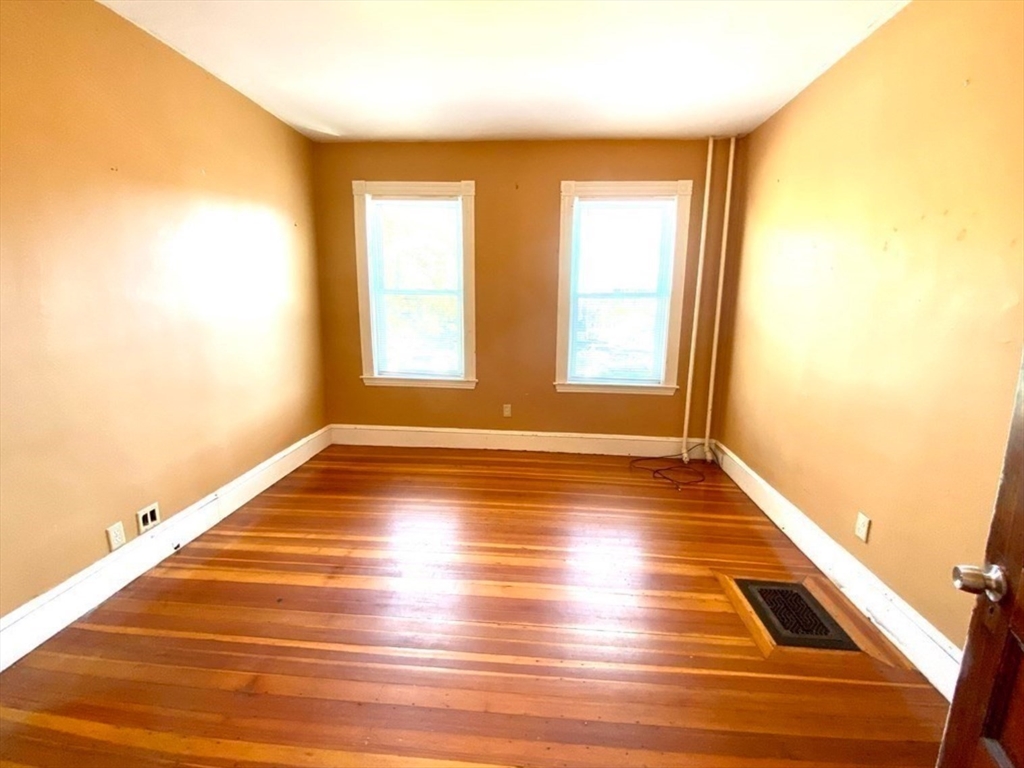 3 bed, 2 bath apartment for rent at 33 Calumet St Unit 1, Mission Hill — photo 5 of 16