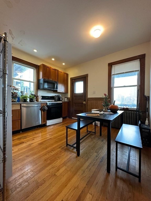 4 bed, 2 bath apartment for rent at 33 Calumet St Unit 2, Mission Hill — photo 2 of 14