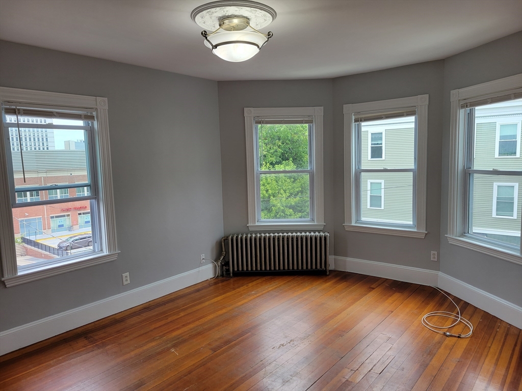 4 bed, 2 bath apartment for rent at 33 Calumet St Unit 3, Mission Hill — photo 4 of 15