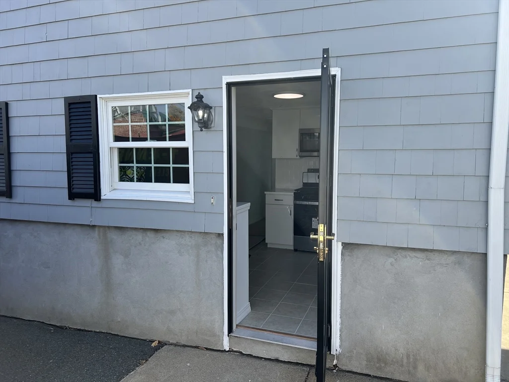 1 bed, 1 bath apartment for rent at 33 Central St Unit 1, Winthrop — photo 2 of 11
