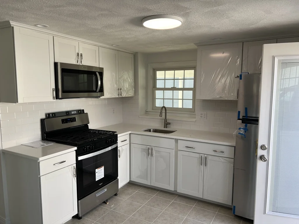 1 bed, 1 bath apartment for rent at 33 Central St Unit 1, Winthrop — photo 3 of 11