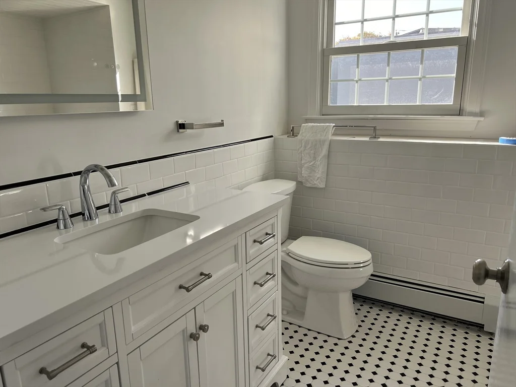 1 bed, 1 bath apartment for rent at 33 Central St Unit 1, Winthrop — photo 6 of 11