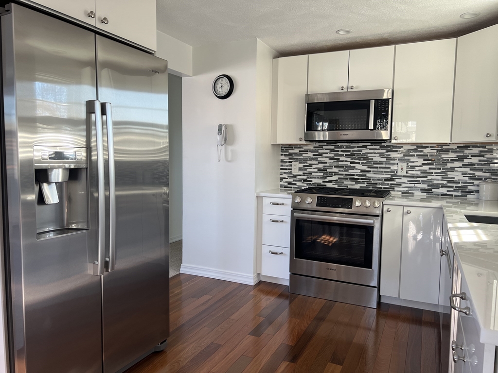 2 bed, 1 bath apartment for rent at 33 Central St Unit 2, Winthrop — photo 3 of 13