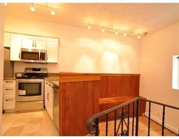 1 bed, 1 bath apartment for rent at 33 Charter St Unit 1, North End — photo 6 of 15