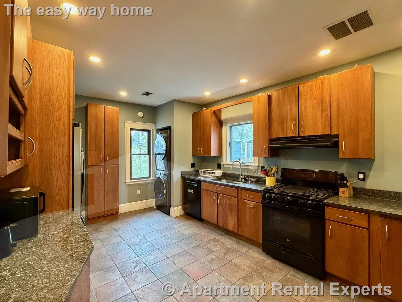 4 bed, 1 bath apartment for rent at 33 Chetwynd Rd, Tufts — photo 2 of 14