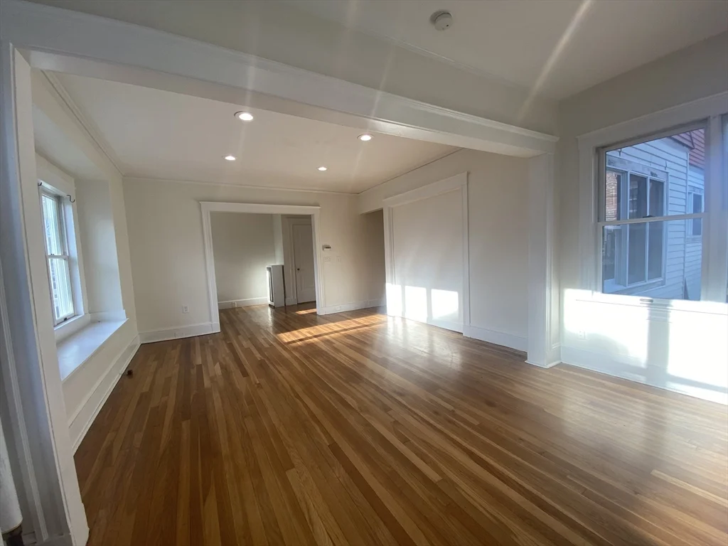 3 bed, 1 bath apartment for rent at 33 Claymoss Rd Unit 1, Brighton — photo 2 of 10