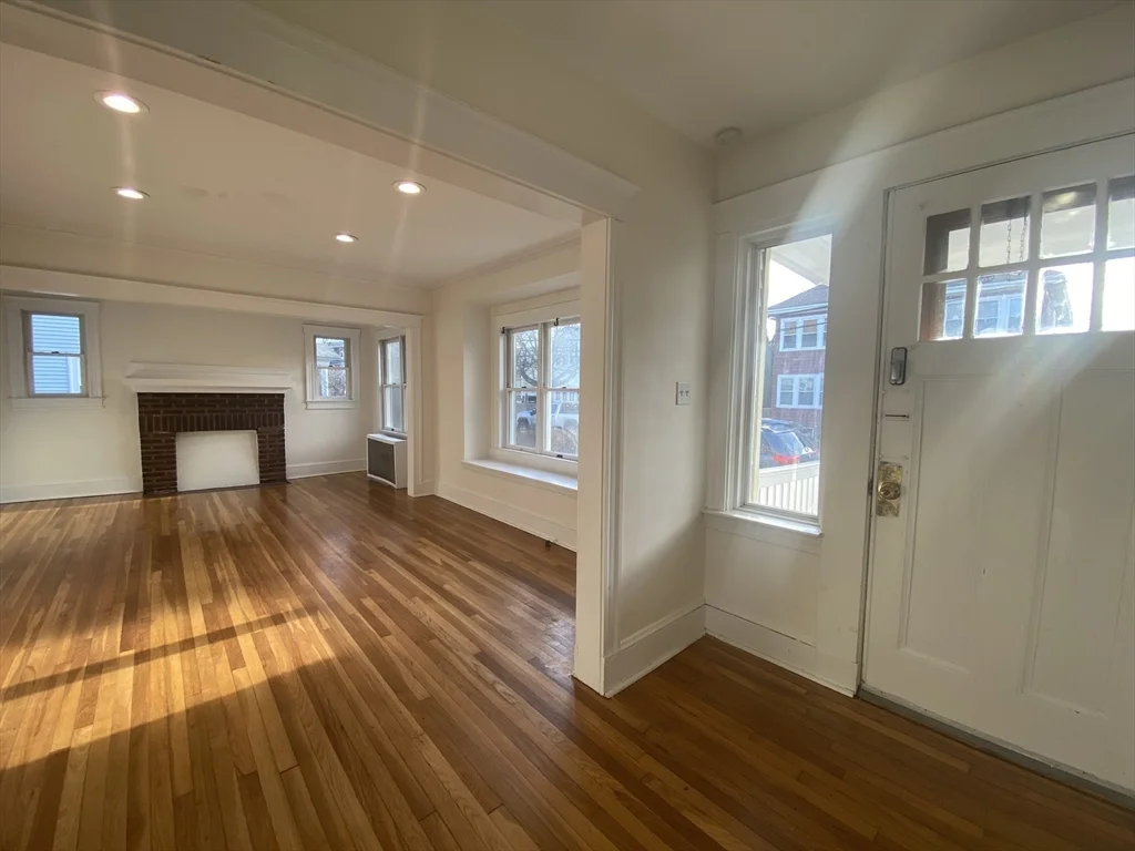 3 bed, 1 bath apartment for rent at 33 Claymoss Rd Unit 1, Brighton — photo 4 of 10