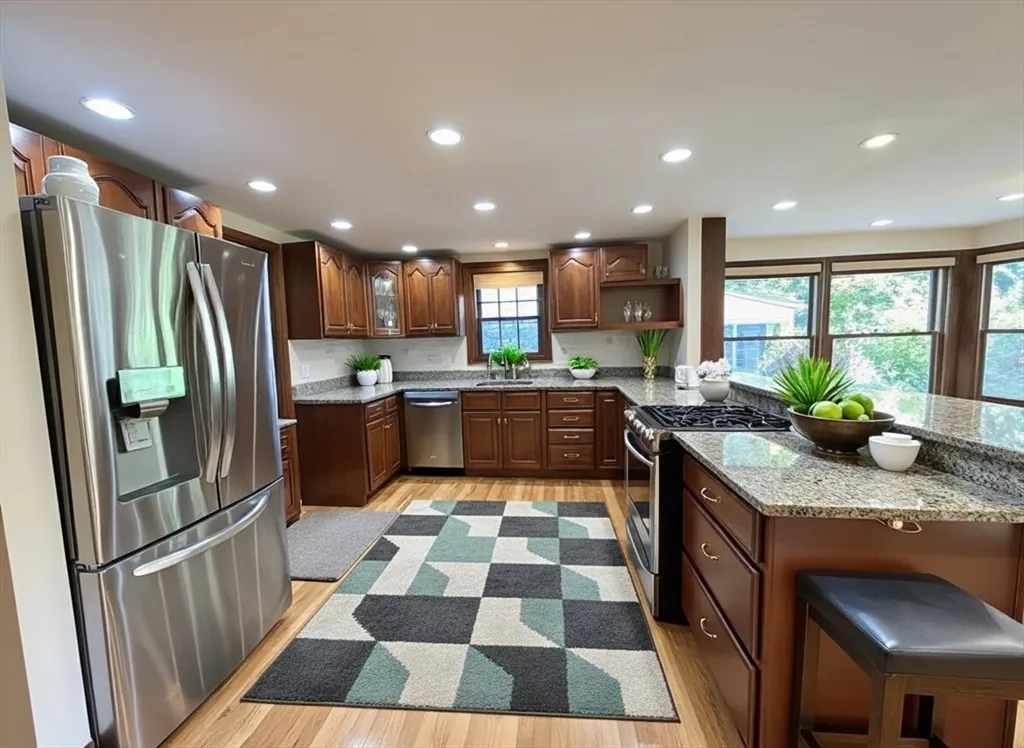 3 bed, 2 bath apartment for rent at 33 Clearwater Rd Unit 33, Chestnut Hill — photo 2 of 22