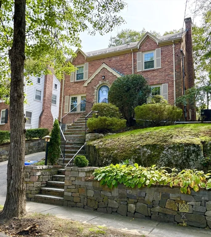 3 bed, 2 bath apartment for rent at 33 Clearwater Rd Unit 33, Chestnut Hill — photo 17 of 22