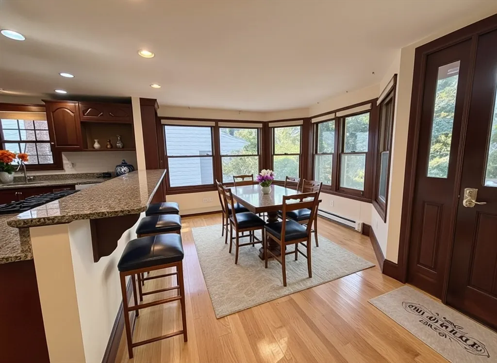 3 bed, 2 bath apartment for rent at 33 Clearwater Rd Unit 33, Chestnut Hill — photo 3 of 22
