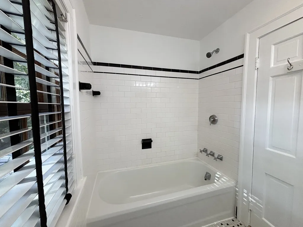 3 bed, 2 bath apartment for rent at 33 Clearwater Rd Unit 33, Chestnut Hill — photo 11 of 22