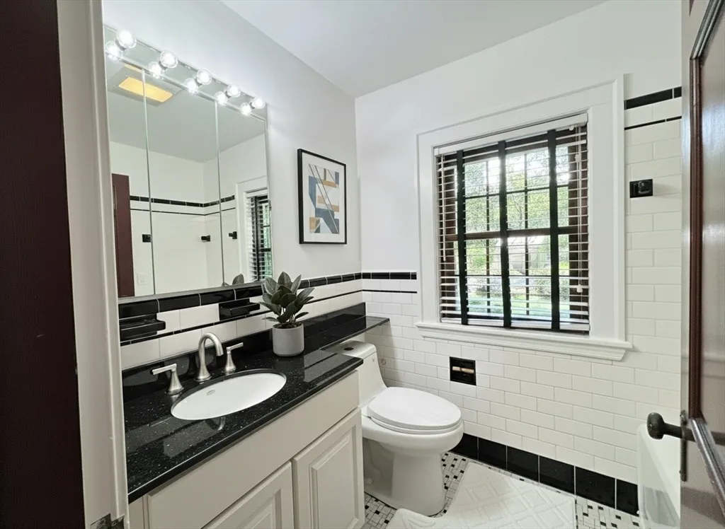 3 bed, 2 bath apartment for rent at 33 Clearwater Rd Unit 33, Chestnut Hill — photo 10 of 22