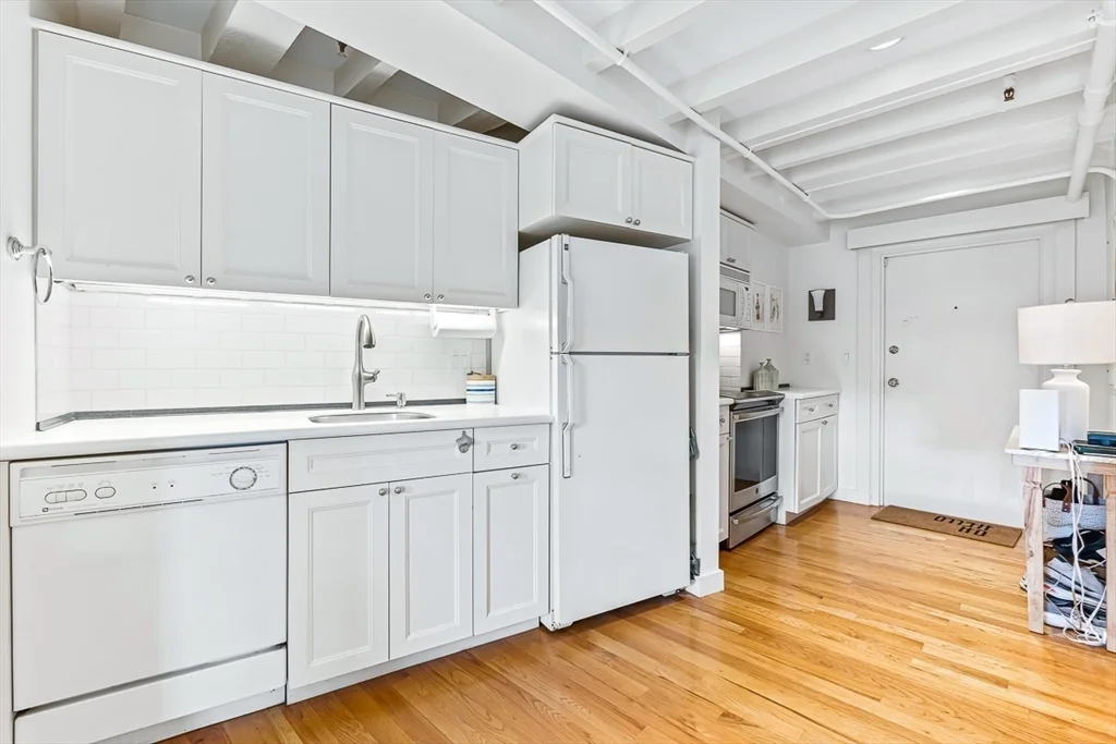 1 bed, 1 bath apartment for rent at 33 Commercial Wharf East Unit 44, Boston Downtown — photo 4 of 19