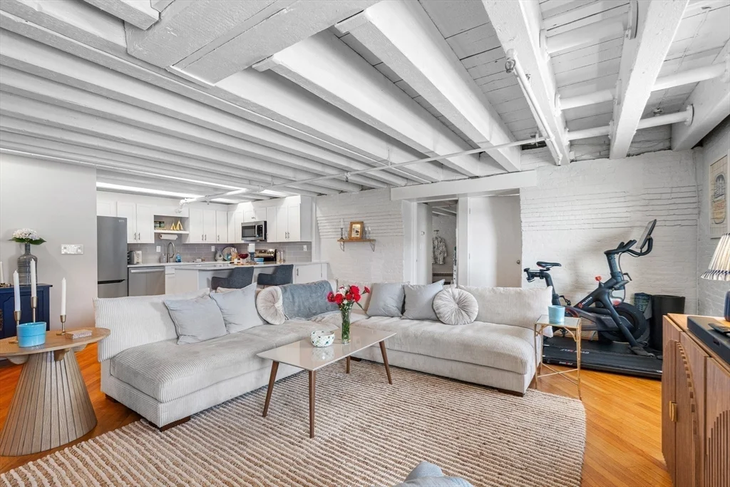 2 bed, 1 bath apartment for rent at 33 Commercial Wharf Unit 32, Boston Downtown — photo 5 of 26