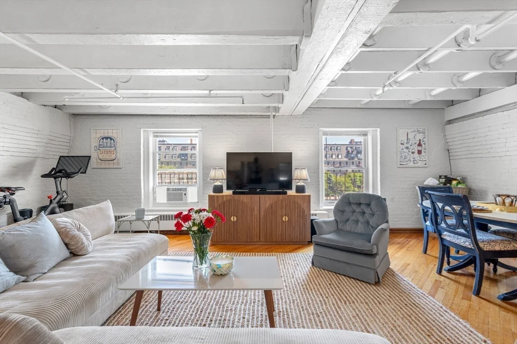 2 bed, 1 bath apartment for rent at 33 Commercial Wharf Unit 32, Boston Downtown — photo 3 of 26