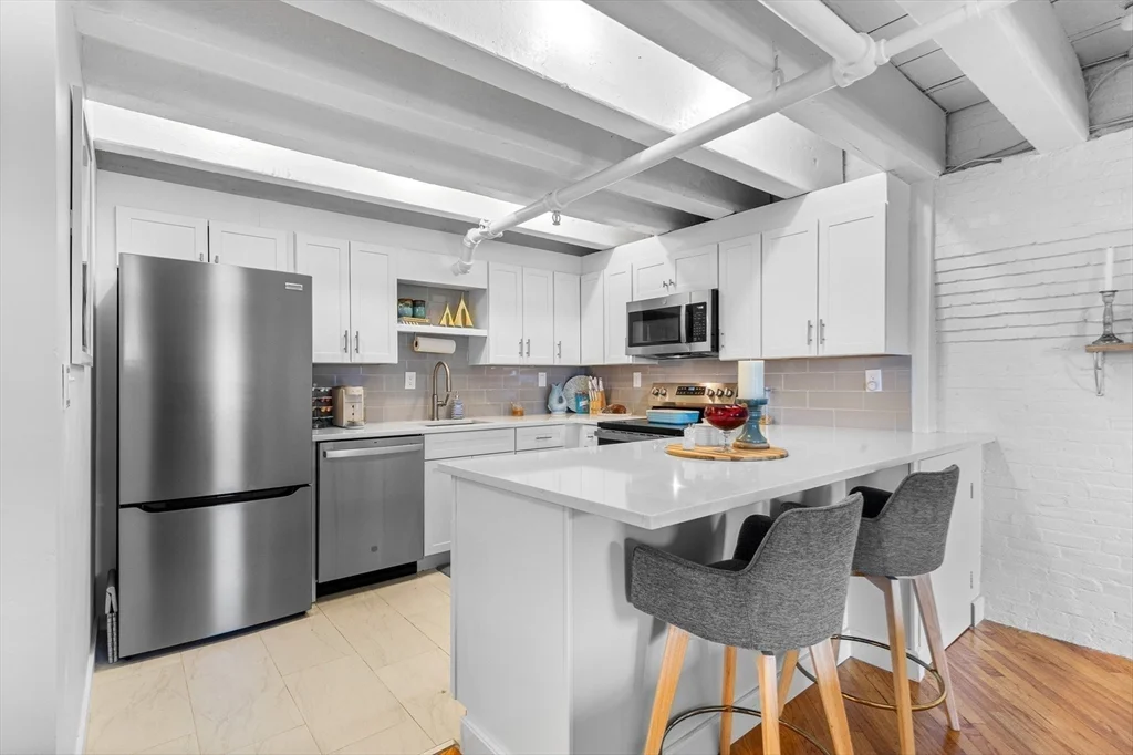 2 bed, 1 bath apartment for rent at 33 Commercial Wharf Unit 32, Boston Downtown — photo 11 of 26