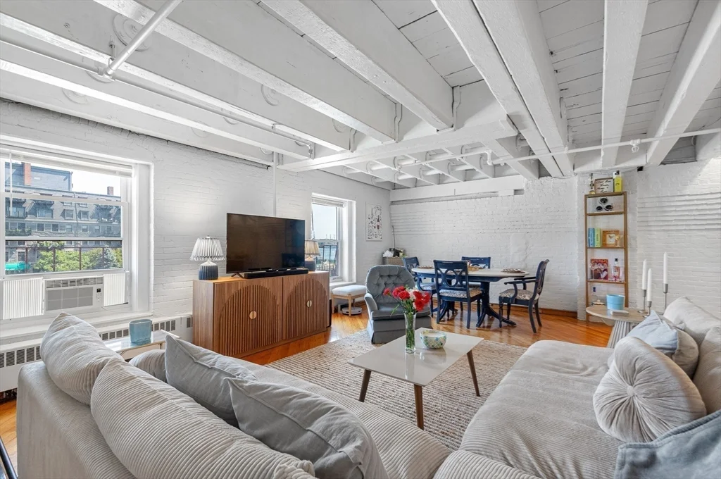 2 bed, 1 bath apartment for rent at 33 Commercial Wharf Unit 32, Boston Downtown — photo 2 of 26