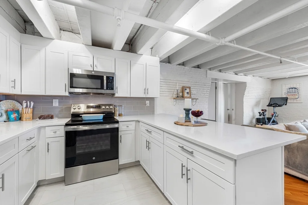 2 bed, 1 bath apartment for rent at 33 Commercial Wharf Unit 32, Boston Downtown — photo 12 of 26