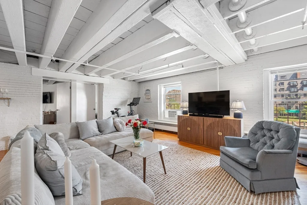 2 bed, 1 bath apartment for rent at 33 Commercial Wharf Unit 32, Boston Downtown — photo 4 of 26