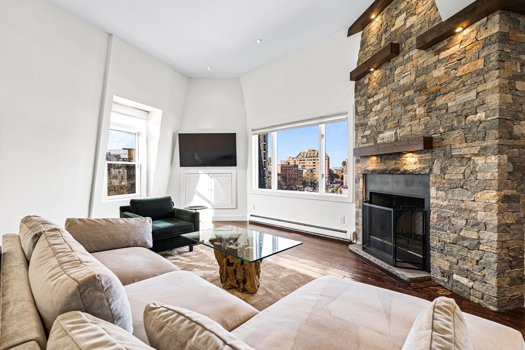 2 bed, 2 bath apartment for rent at 33 Commercial Wharf Unit 52, Waterfront — photo 4 of 30