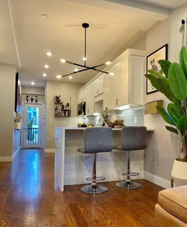 2 bed, 2.5 bath apartment for rent at 33 Condor St Unit 2, Eagle Hill — photo 4 of 12