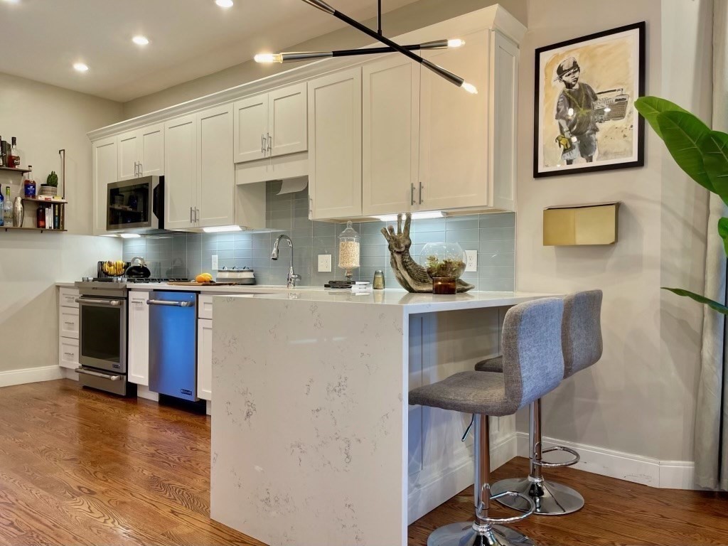 2 bed, 2.5 bath apartment for rent at 33 Condor St Unit 2, Eagle Hill — photo 5 of 12
