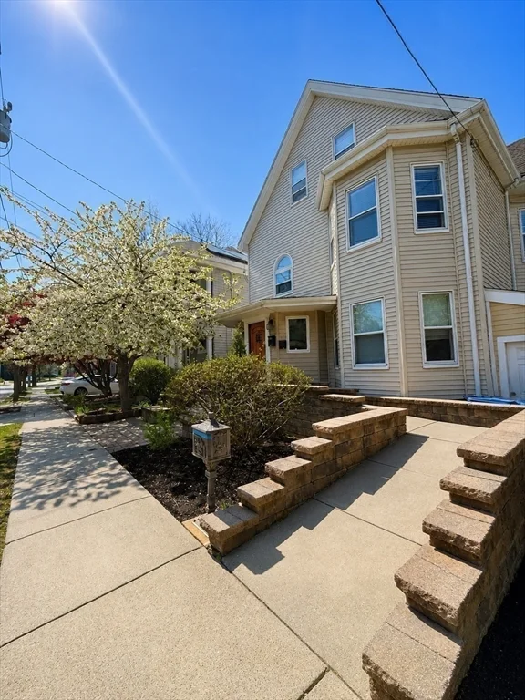 4 bed, 2 bath apartment for rent at 33 Ct Unit 2, Winthrop — photo 3 of 36
