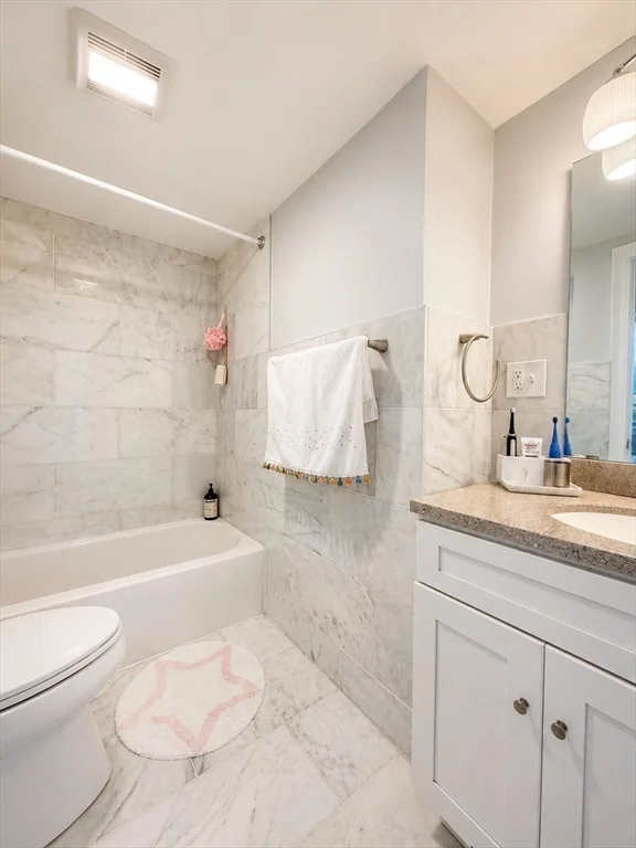 4 bed, 2 bath apartment for rent at 33 Ct Unit 2, Winthrop — photo 23 of 36