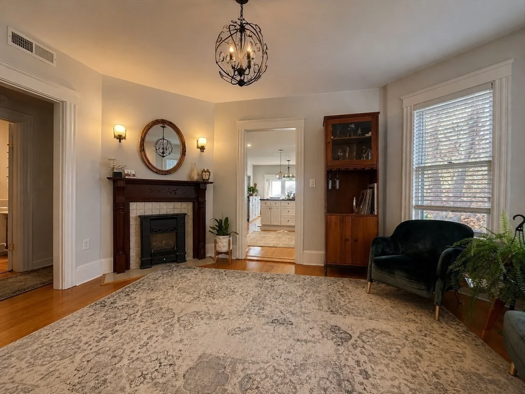 4 bed, 2 bath apartment for rent at 33 Ct Unit 2, Winthrop — photo 11 of 36