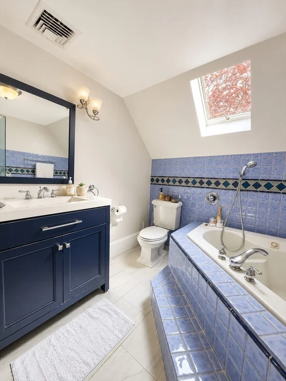 4 bed, 2 bath apartment for rent at 33 Ct Unit 2, Winthrop — photo 33 of 36