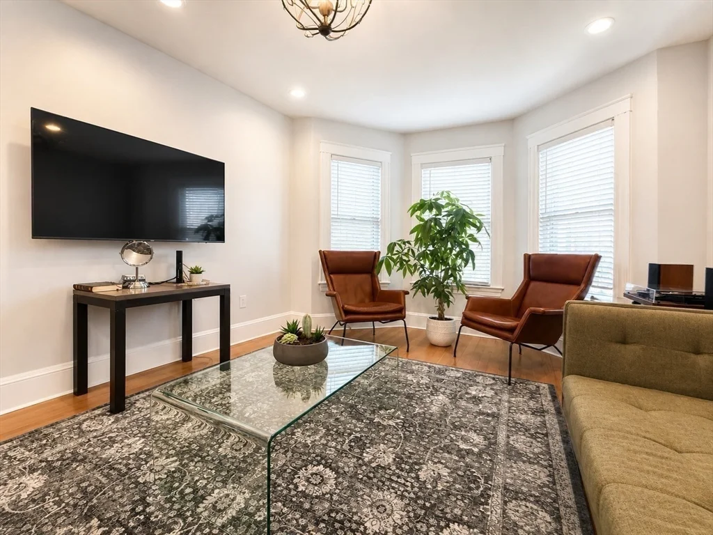 4 bed, 2 bath apartment for rent at 33 Ct Unit 2, Winthrop — photo 9 of 36