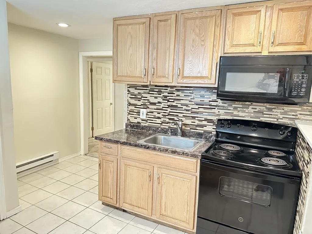 2 bed, 1 bath apartment for rent at 33 Curry Cir Unit 1-A, Swampscott — photo 17 of 20
